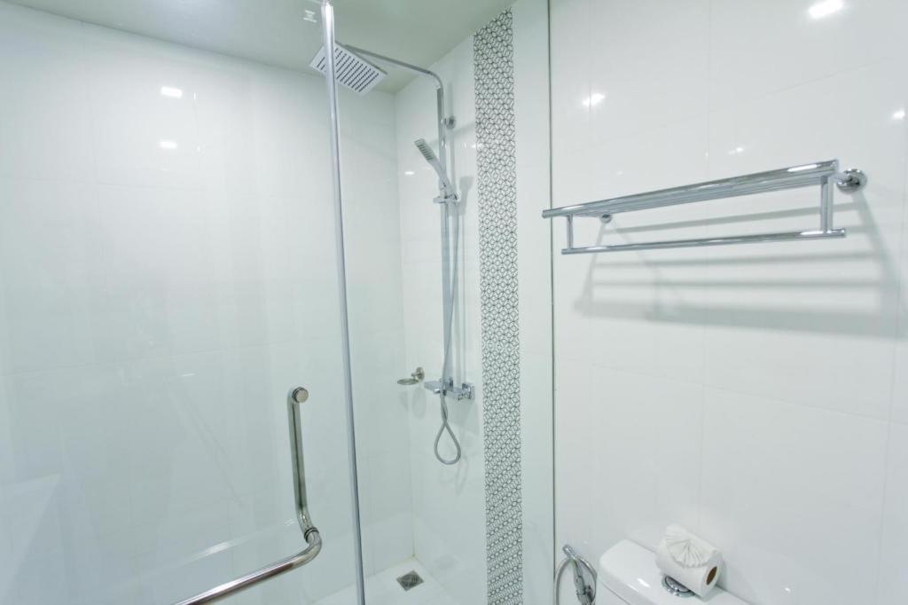 Elegancy Sansabai Hotel Patong Екстериор снимка