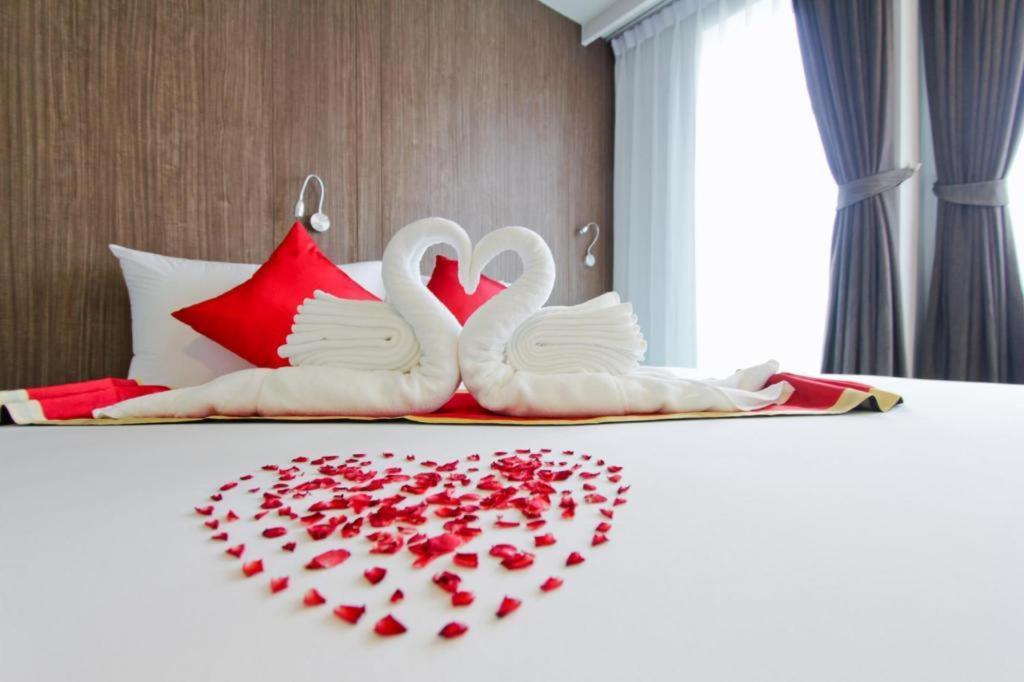 Elegancy Sansabai Hotel Patong Екстериор снимка