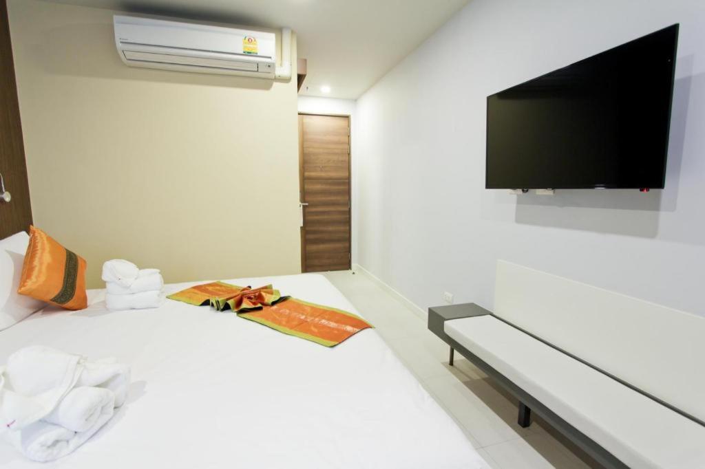 Elegancy Sansabai Hotel Patong Екстериор снимка