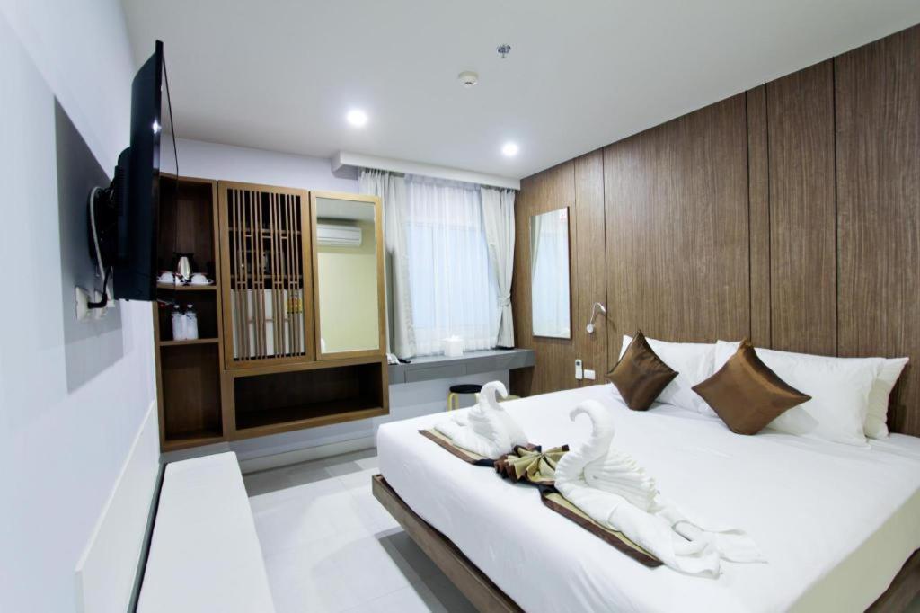 Elegancy Sansabai Hotel Patong Екстериор снимка