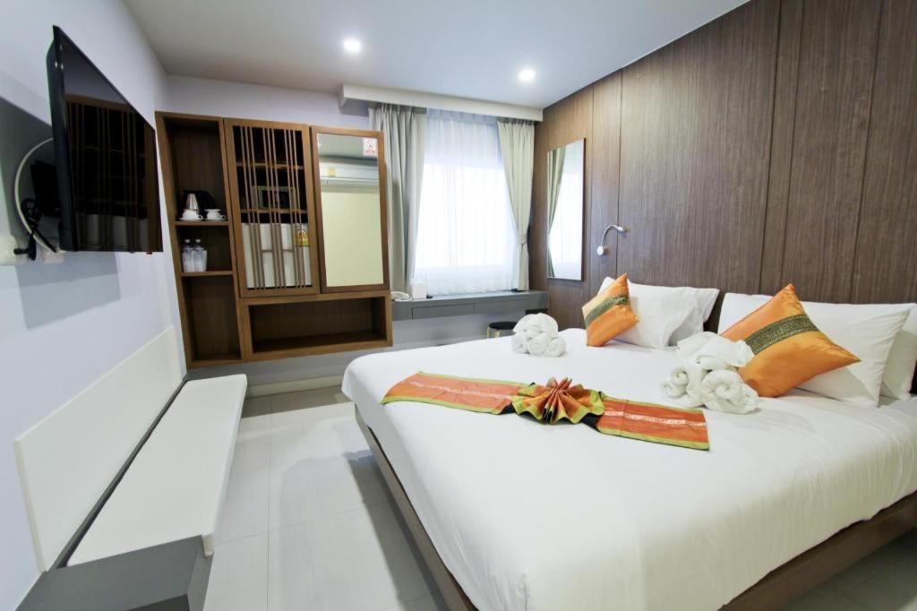 Elegancy Sansabai Hotel Patong Екстериор снимка