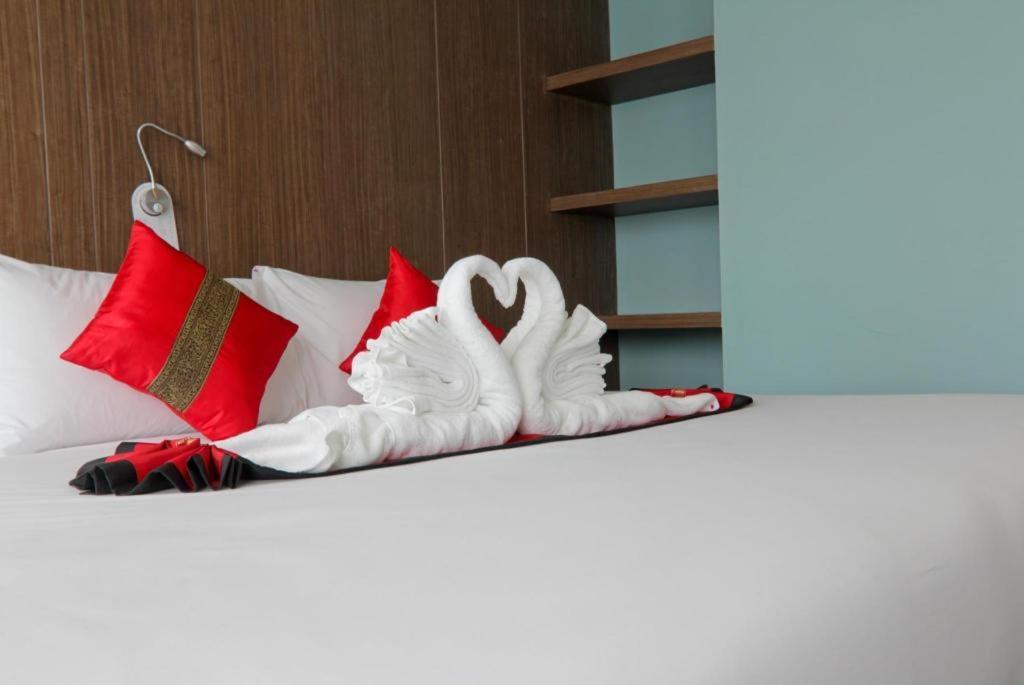 Elegancy Sansabai Hotel Patong Екстериор снимка