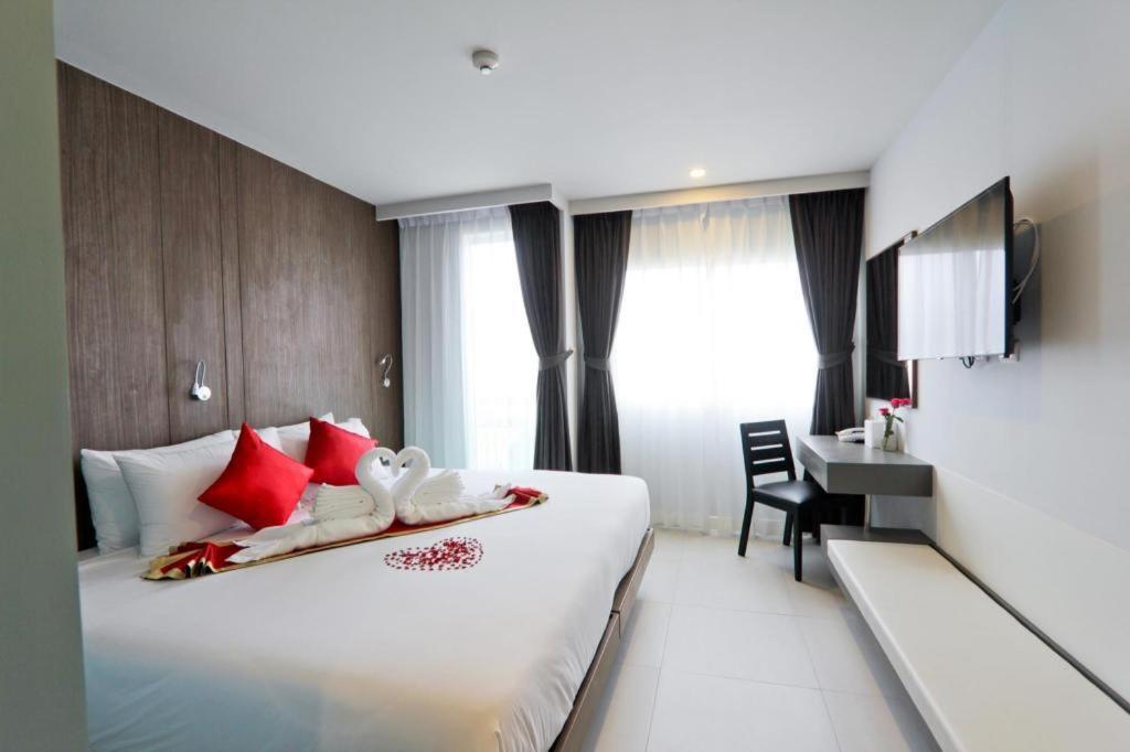 Elegancy Sansabai Hotel Patong Екстериор снимка