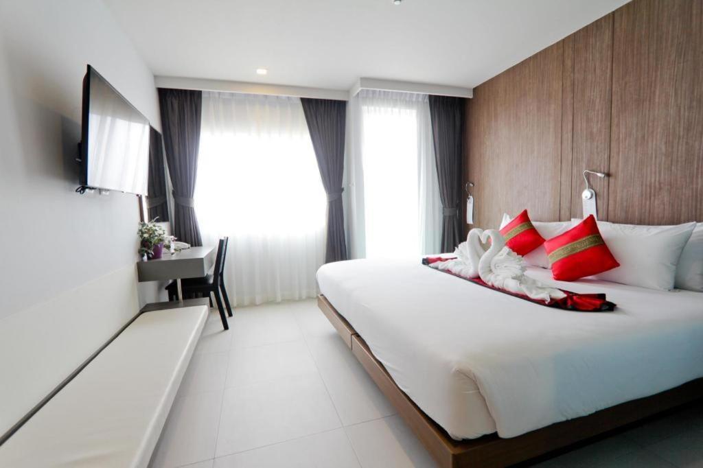 Elegancy Sansabai Hotel Patong Екстериор снимка