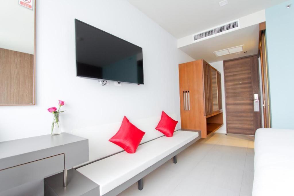 Elegancy Sansabai Hotel Patong Екстериор снимка