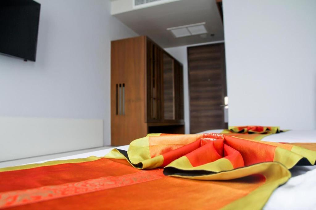 Elegancy Sansabai Hotel Patong Екстериор снимка