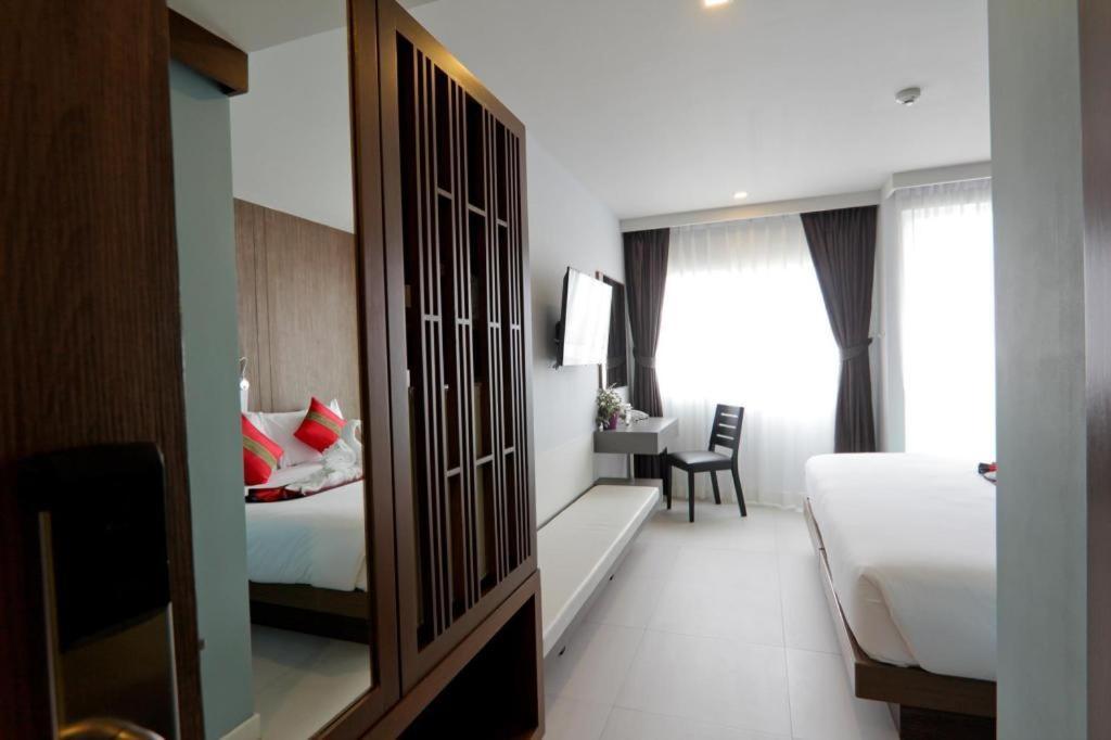 Elegancy Sansabai Hotel Patong Екстериор снимка