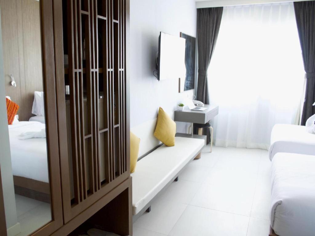 Elegancy Sansabai Hotel Patong Екстериор снимка