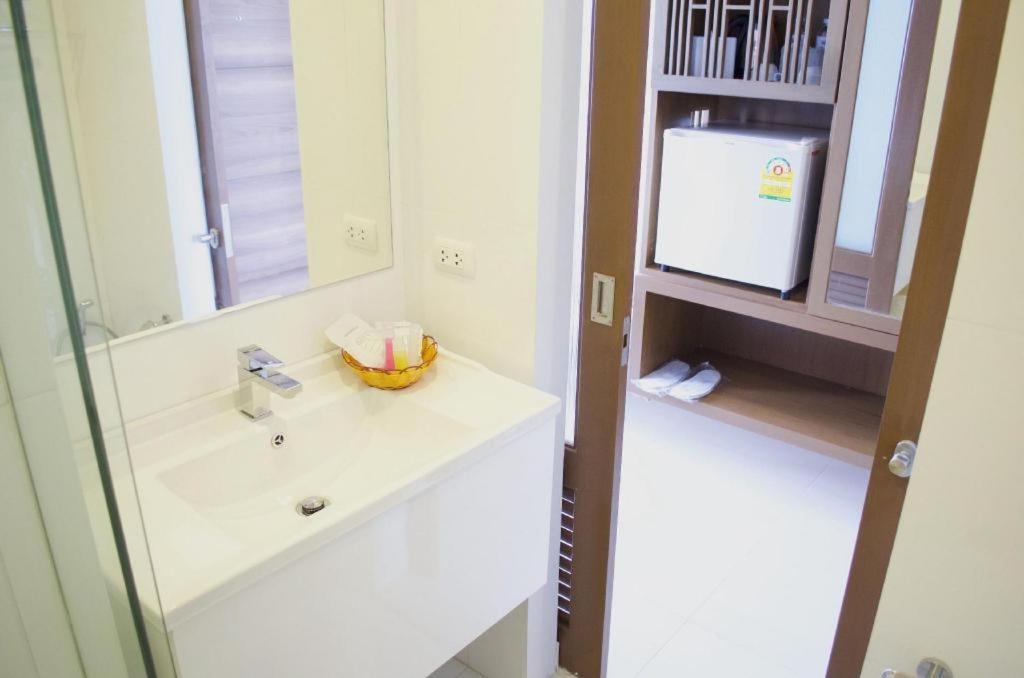 Elegancy Sansabai Hotel Patong Екстериор снимка